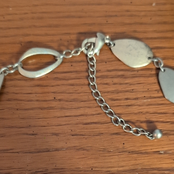 Elegant Silver Necklace - Picture 2 of 4